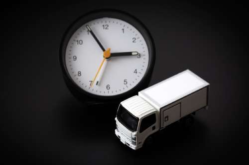 トラックドライバーの残業時間に関する規制と、未払い残業代を請求する方法を解説